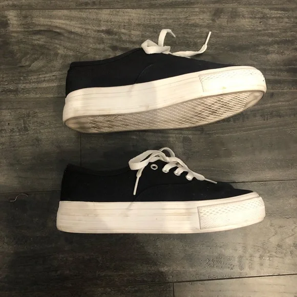 Black and white platform tennis shoe sneakers - Picture 3 of 4